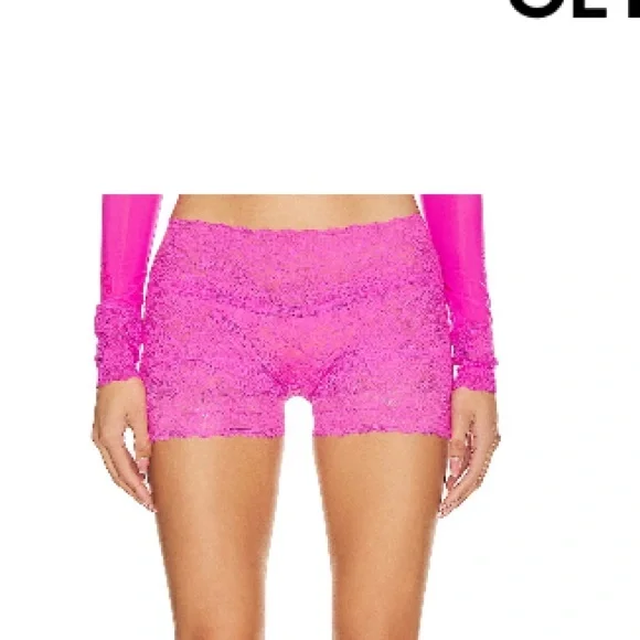 Poster Girl Ava Shorts in Harlot Pink - Picture 2 of 10